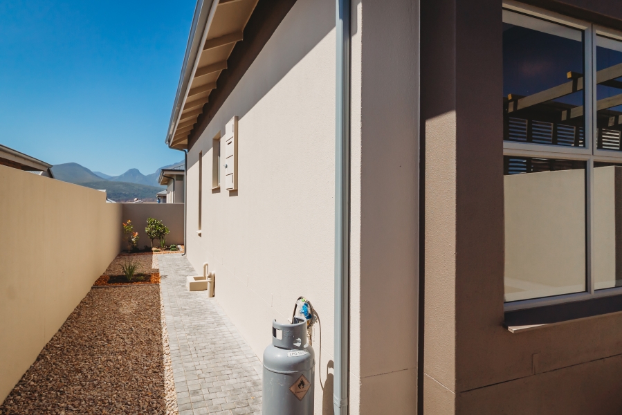 3 Bedroom Property for Sale in Kraaibosch Western Cape